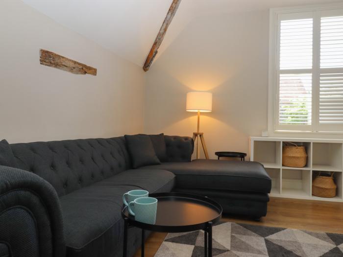 Canterbury Retreat, Canterbury, Kent. Close to amenities. Near an AONB. Open plan. Smart TV. Sleep 4