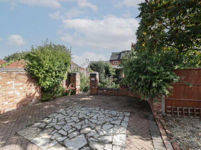 Thyme Cottage, Malvern, Worcestershire. Enclosed garden. Three bedrooms. Views of the Malvern Hills.