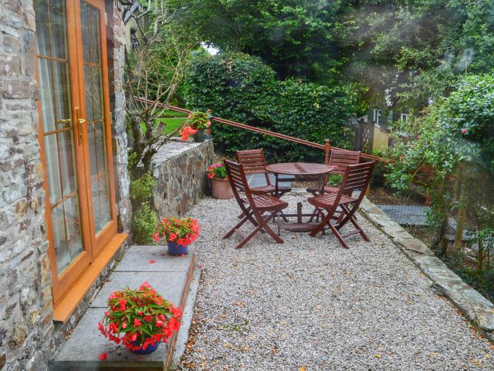 Shipload Cottage, in Hartland, Devon. Close to beach. Pet-friendly. Countryside views. Close to shop