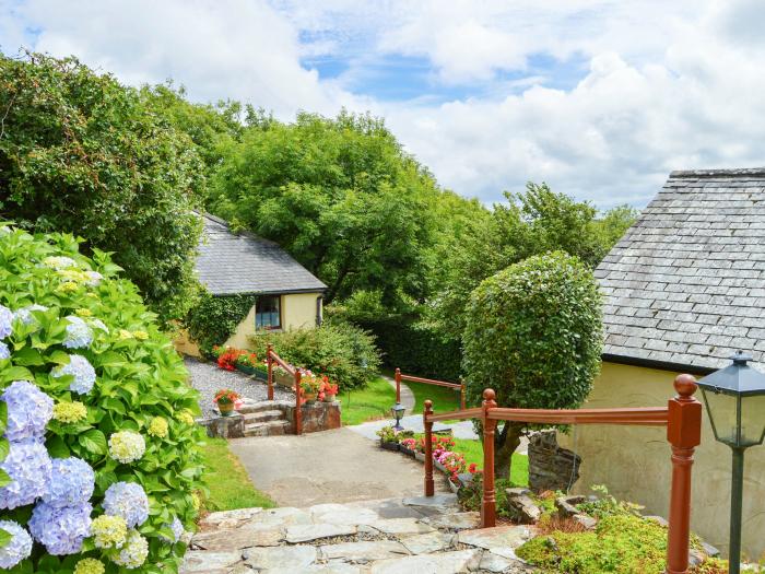 Shipload Cottage, in Hartland, Devon. Close to beach. Pet-friendly. Countryside views. Close to shop