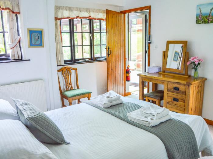 Barley Cottage, in Hartland, Devon. Close to a beach. Pet-friendly. Countryside views. Close to shop