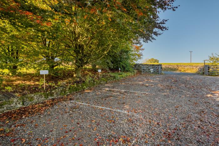 Waterfall Retreat near Orton, Cumbria. Nine-bedroom home near national park. Waterfall views. Rural.