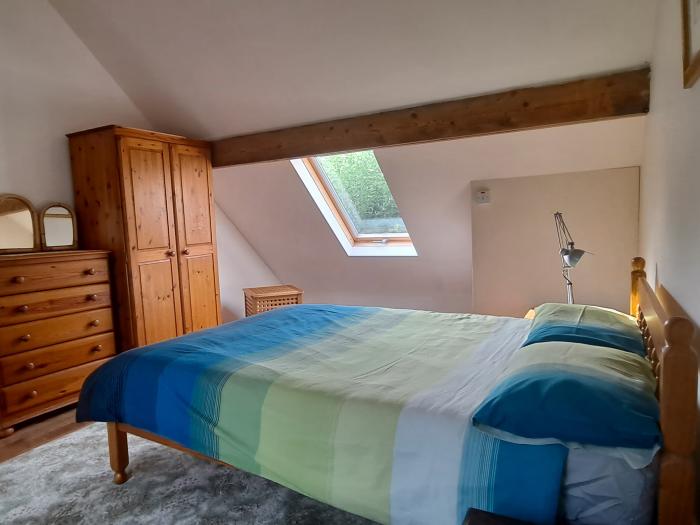 Hayway, South Brent, Devon. In Dartmoor National Park. Off-road parking. Pet-friendly. TV. WiFi. Hob