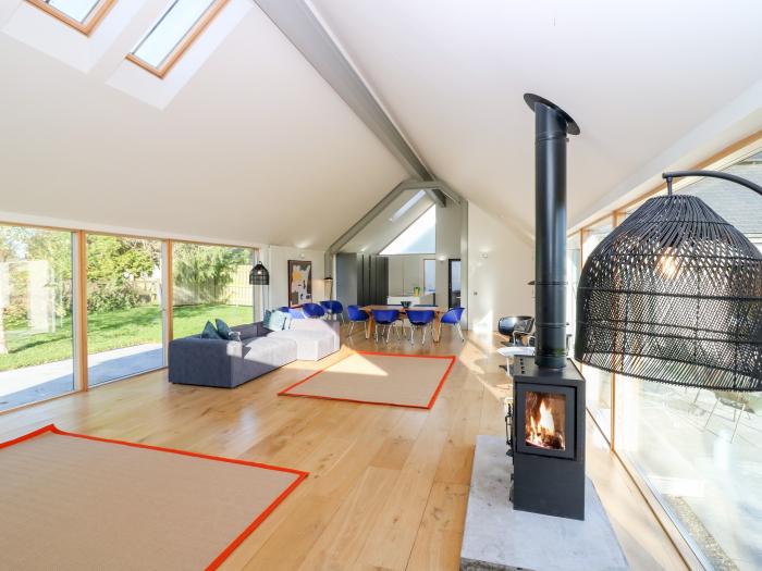 The Lodge in Dunecht near Westhill, Aberdeenshire. Woodburning stove. Off-road parking. Countryside.