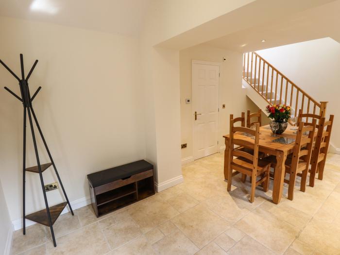 Woodland Lodge in Frithville, Boston, Lincolnshire. Dog-friendly. Romantic. Woodburning stove.