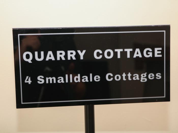 Quarry Cottage, Smalldale near Buxton, Derbyshire. Pet-friendly. EV charging. Rural location. Wi-Fi.