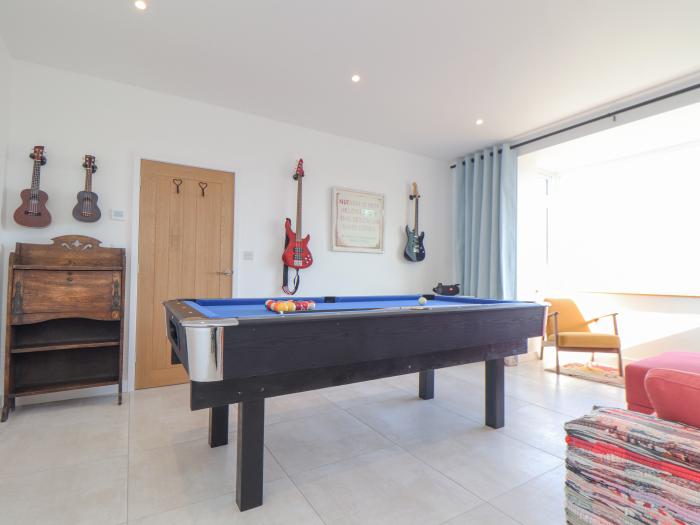 Higher Bolenna, Perranporth, Cornwall. Three-bedroom home with games room. Near beach and amenities.