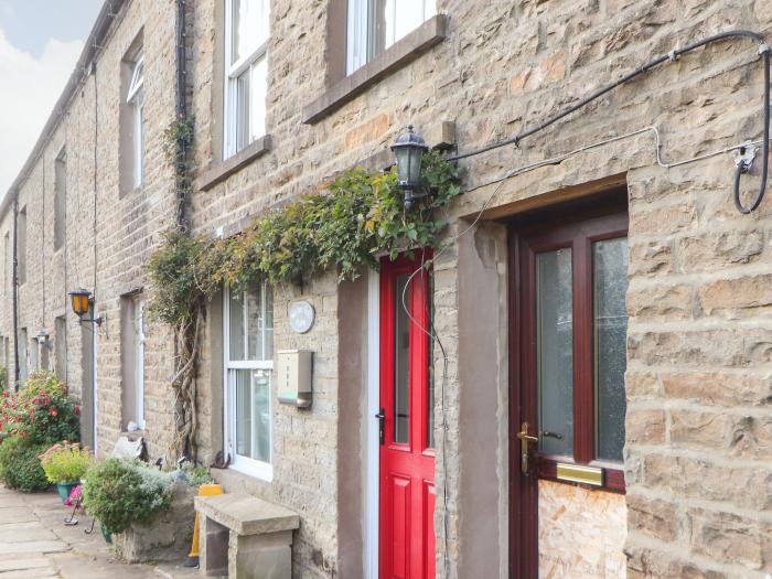 Wether Fell View, Hawes, North Yorkshire. One-bedroom cottage ideal for a couple. Countryside views
