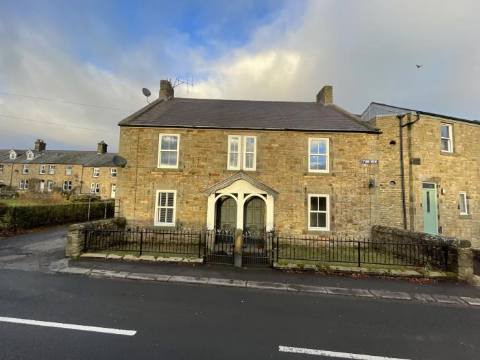 1 Tyne View, in the centre of Bellingham, Northumberland. Woodburning stove. Pet-friendly. Enc lawn.