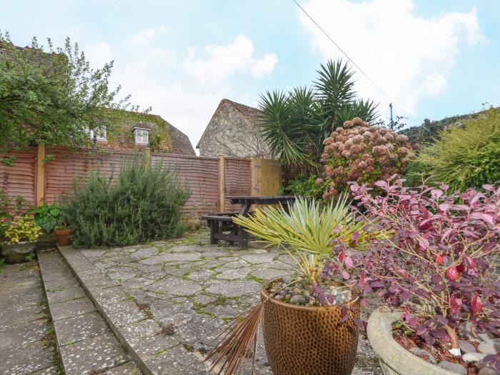 The Old Lace Shop, Beer, Devon. Near East Devon AONB. Close to amenities and beach. Off-road parking