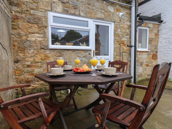 Stonerow Cottage, Lingdale nr Boosbeck, North Yorkshire. Electric fire. Close to shop. Pet-friendly.
