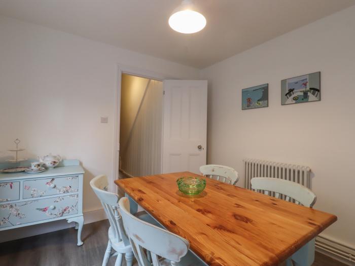 Mabel in Whitstable, Kent. Ground-floor apartment. Pet-friendly. Enclosed garden. Smart TV. Sofa bed