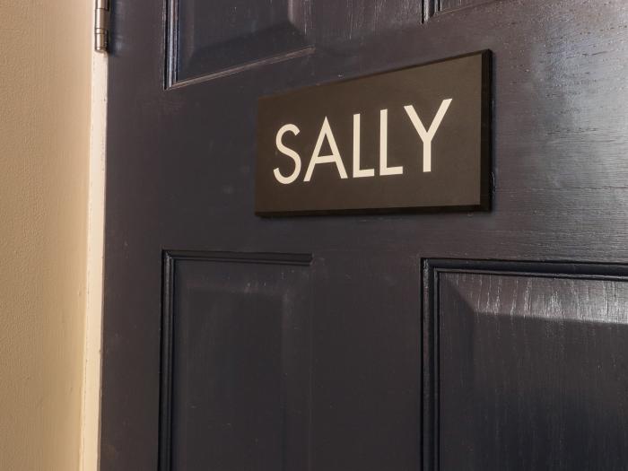 Sally in Whitstable, Kent. First-floor apartment. Roadside parking. Romantic dwelling. Near a beach.