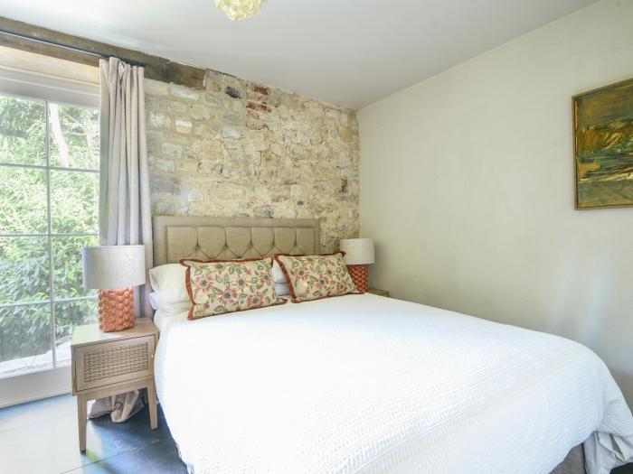 The Carriage House is in Uplyme, Dorset. Dog-friendly. Off-road parking. Smart TV. Woodburning stove