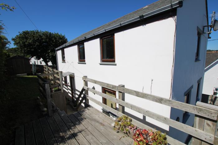 Little Fernleigh, Coverack, Cornwall. Sea views. Off-road parking for 2. Garden. Close to shop, pub.