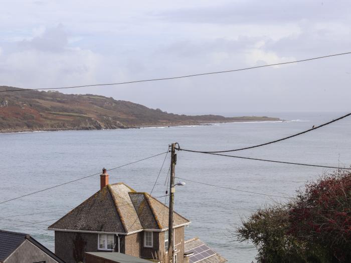 Little Fernleigh, Coverack, Cornwall. Sea views. Off-road parking for 2. Garden. Close to shop, pub.