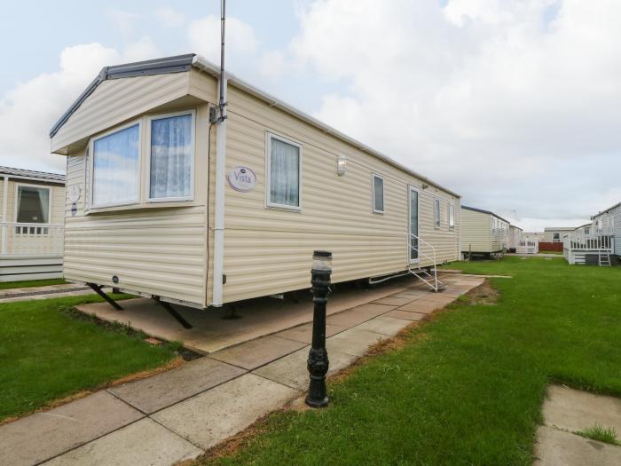 18 Chestnut Gardens is in Rhyl, Denbighshire. Close to amenities and a beach. Near an AONB. Pet-free