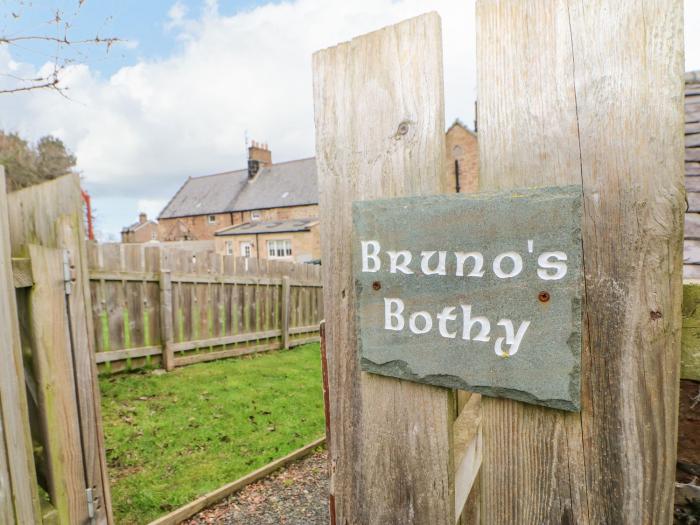 Bruno's Bothy is in Middleton, near Belford, Northumberland. Woodburning stove. Garden. Pet-friendly