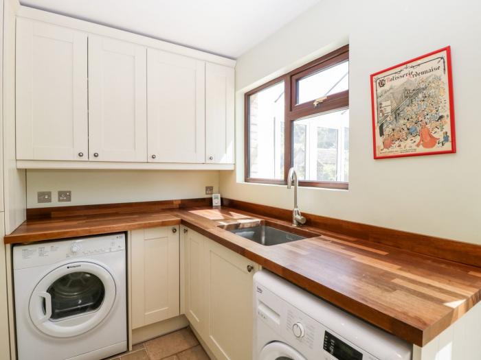 2 Heath Cottages, Sandford, Dorset. Woodburning stove. Off-road parking. Pet-friendly. Front garden.