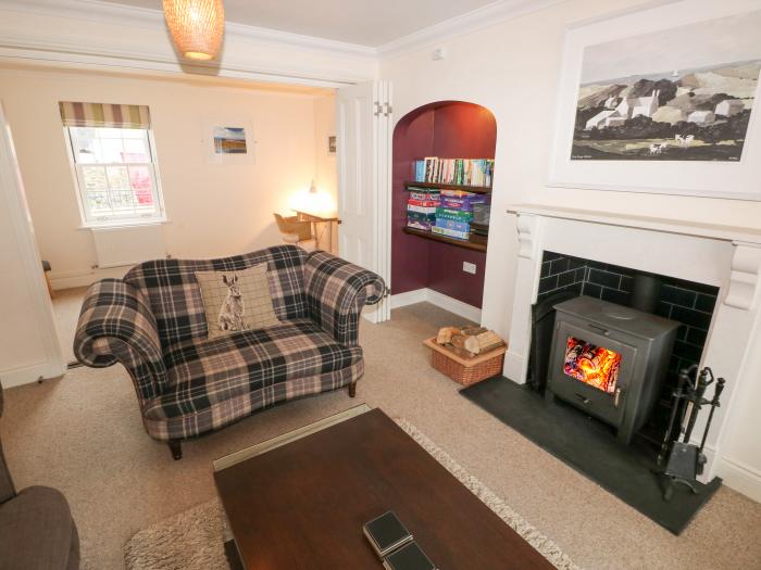 The Old Boathouse, Trefin, Pembrokeshire. Games room. Driveway parking. Woodburning stove. Smart TV.