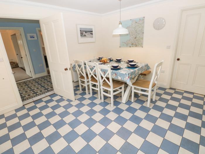 The Old Boathouse, Trefin, Pembrokeshire. Games room. Driveway parking. Woodburning stove. Smart TV.