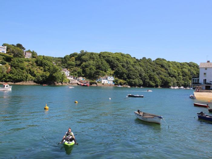 Panacea, Fowey, Cornwall. Sea views. Woodburning stove. Close to beach. Close to shop and pub. WiFi.