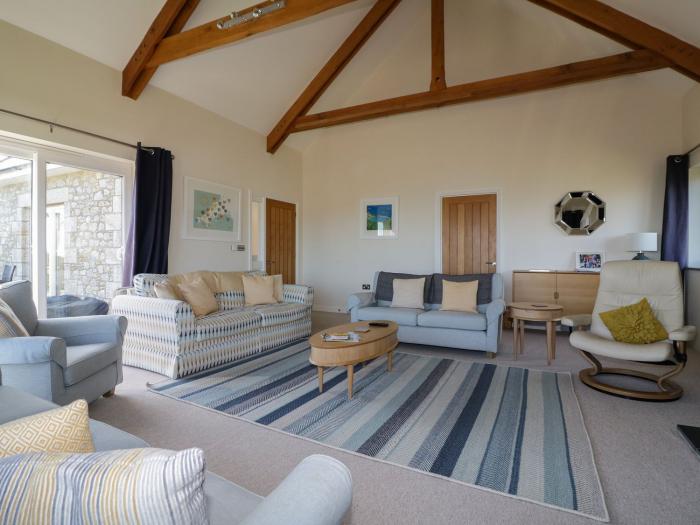Lower Mellan Barn, in Coverack, Cornwall. Off-road parking. Sea views. Woodburning stove. Dogs. WiFi