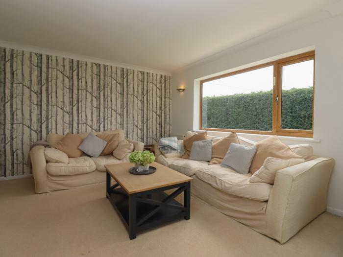 The Firs, in Brockworth, Gloucestershire. Four-bedroom home with rural views. Hot tub. Pet-friendly.