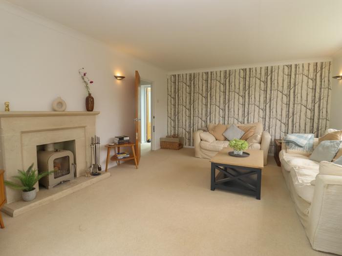 The Firs, in Brockworth, Gloucestershire. Four-bedroom home with rural views. Hot tub. Pet-friendly.