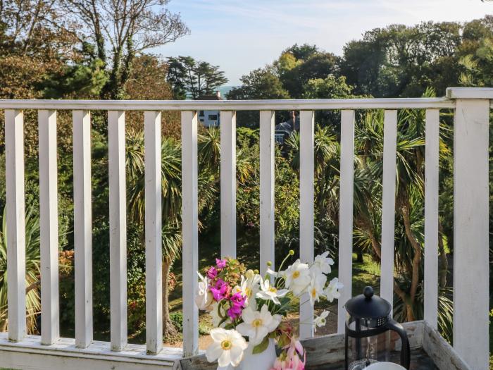Burwyns, in Ventnor, Isle of Wight. Sea views. Close to amenities. Near the Isle of Wight AONB. Pets