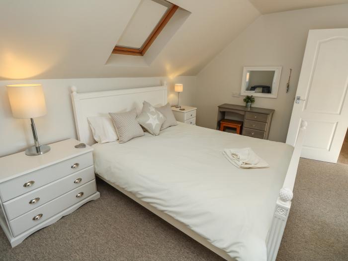 Burwyns, in Ventnor, Isle of Wight. Sea views. Close to amenities. Near the Isle of Wight AONB. Pets