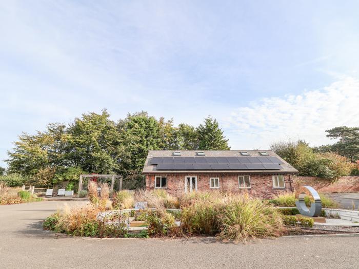 Hillside House, near Tarvin, Cheshire. Open-plan living space. Woodburning stove. Pet-friendly. WiFi