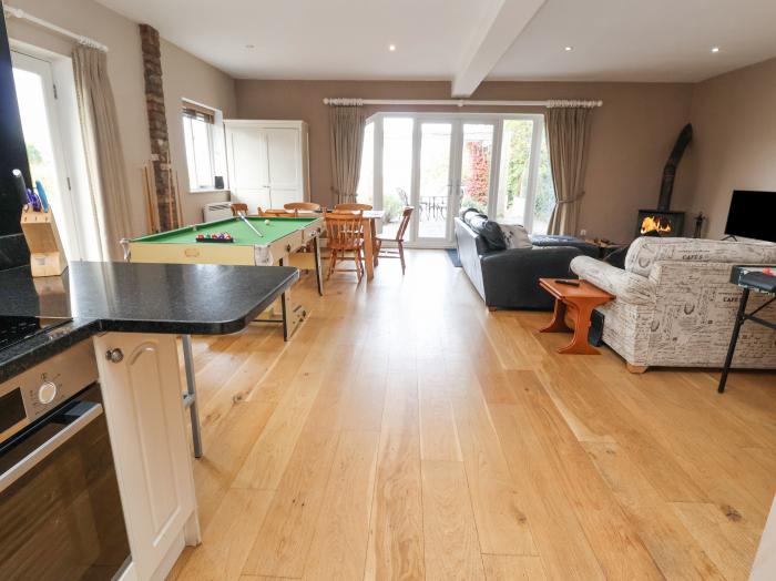 Hillside House, near Tarvin, Cheshire. Open-plan living space. Woodburning stove. Pet-friendly. WiFi