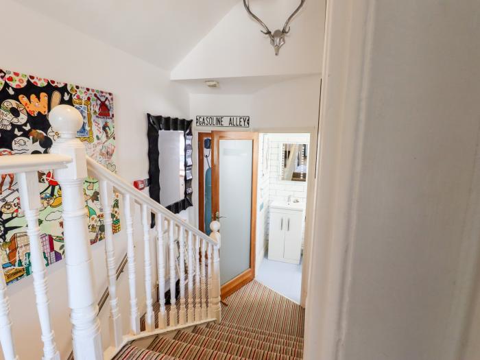 Grove Hill Road, Royal Tunbridge Wells, Kent. Close to shop and pub. Train station. WiFi.