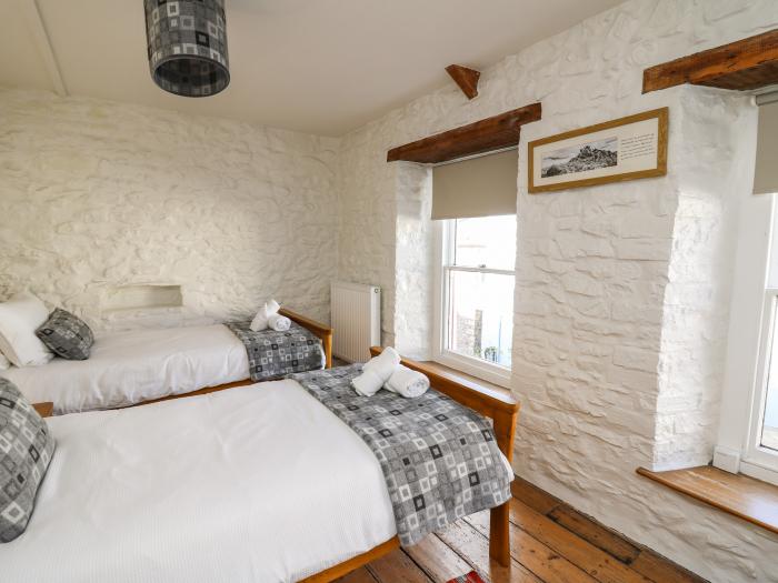 Ty Len, St Davids, Pembrokeshire. Three-bedroom, traditional cottage, near amenities and beach. Pets