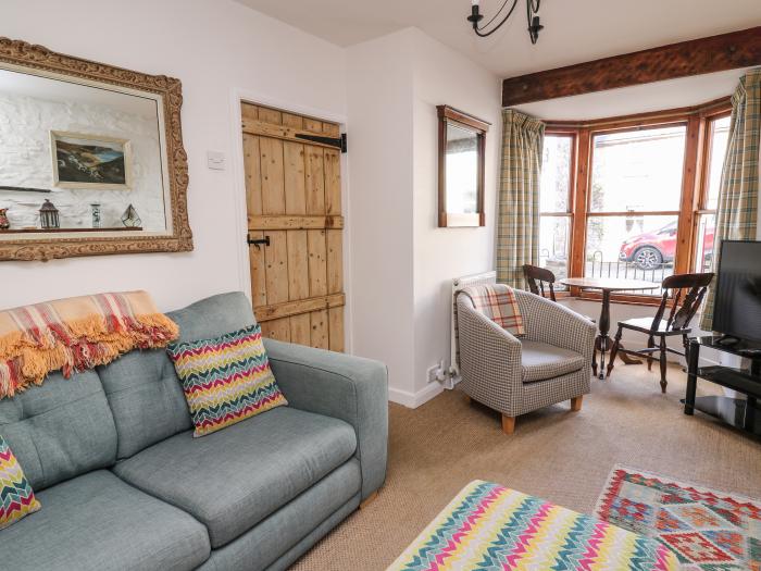 Ty Len, St Davids, Pembrokeshire. Three-bedroom, traditional cottage, near amenities and beach. Pets