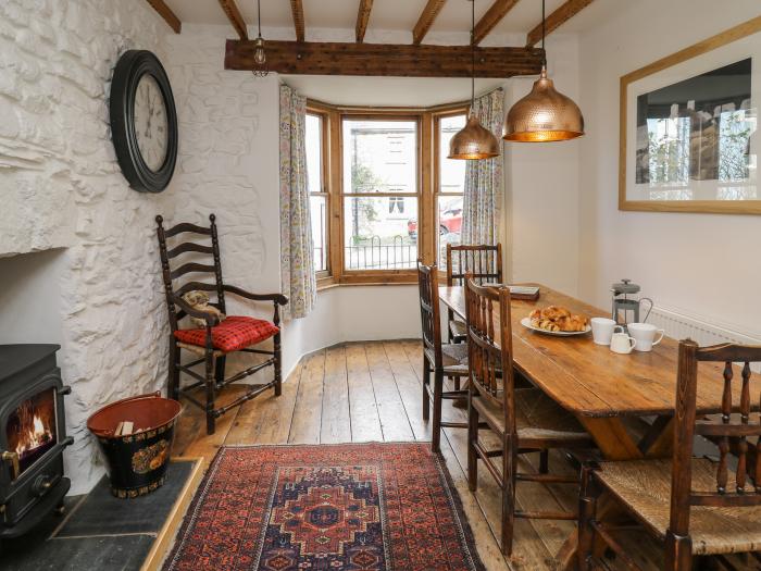 Ty Len, St Davids, Pembrokeshire. Three-bedroom, traditional cottage, near amenities and beach. Pets