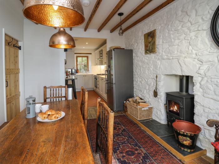 Ty Len, St Davids, Pembrokeshire. Three-bedroom, traditional cottage, near amenities and beach. Pets