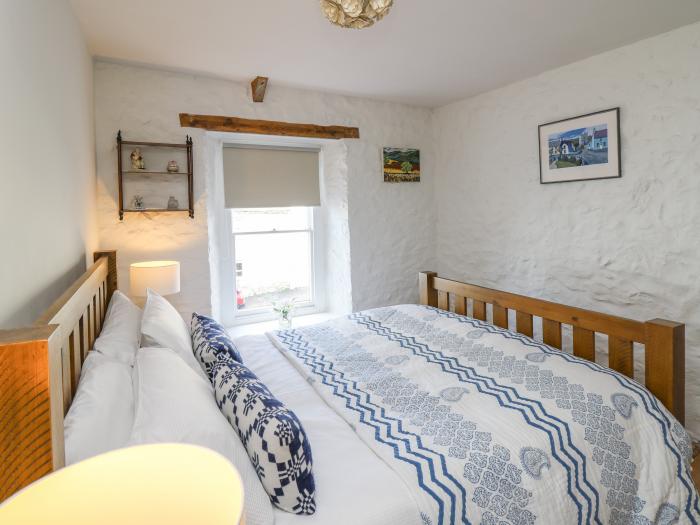 Ty Len, St Davids, Pembrokeshire. Three-bedroom, traditional cottage, near amenities and beach. Pets