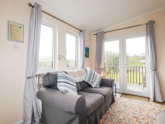 Bay Lodge rests near Tintagel, in Cornwall. Two-bedroom lodge near amenities and beach. Pet-friendly