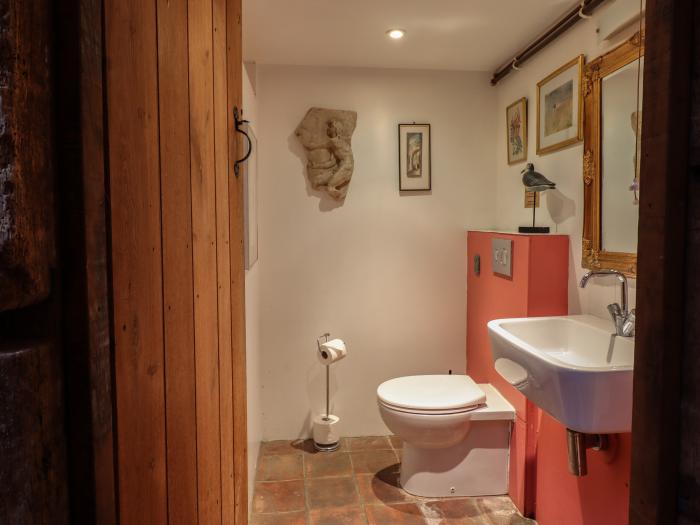 Alpine Cottage, nr Beguildy, Powys. Two-bedroom cottage with rural views. Pet-friendly. Countryside.