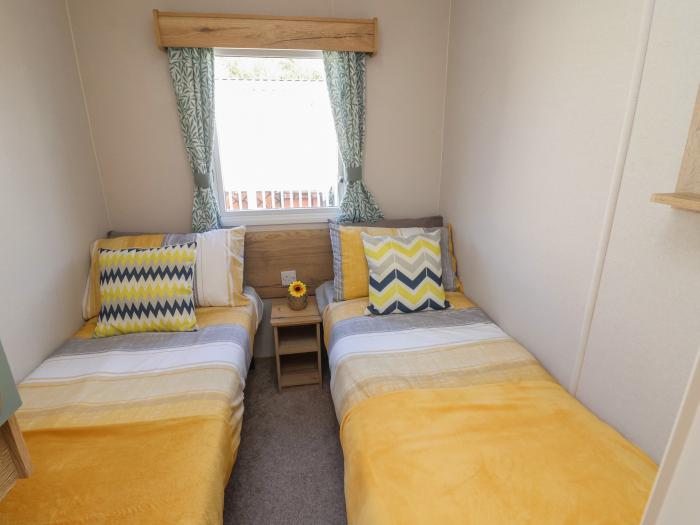 HD Retreat, a single-storey caravan in Tattershall, Lincolnshire with hot tub, one pet, and Smart TV