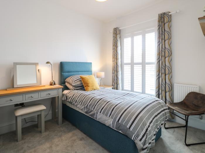 The Hollies, Norwich, Norfolk. Pet-friendly. Child-friendly. Enclosed garden and furniture. Smart TV