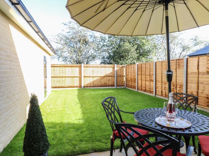 The Hollies, Norwich, Norfolk. Pet-friendly. Child-friendly. Enclosed garden and furniture. Smart TV