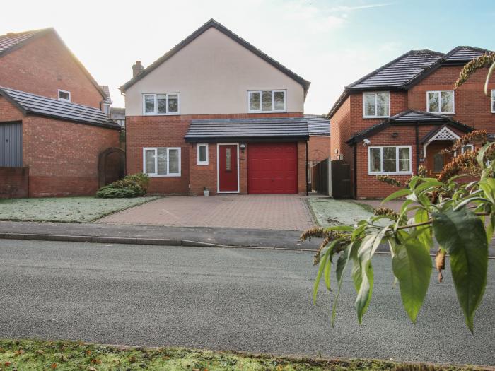 Ludlow House, Ludlow, Shropshire. Detached property in a residential area. Close to a shop & pub