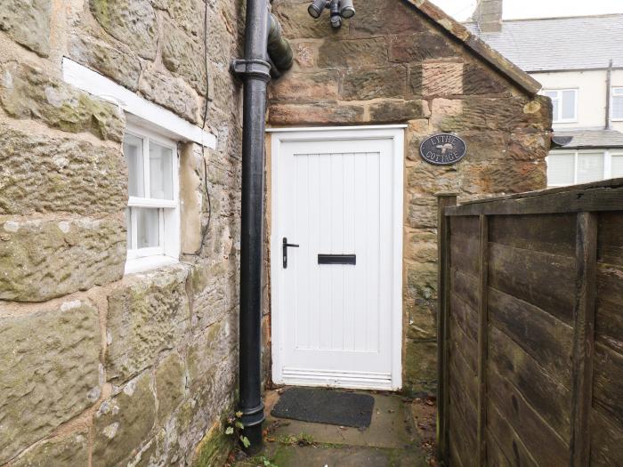 Lythe Cottage is in Lythe, North Yorkshire. Near the North York Moors National Park. Sea views. 1bed