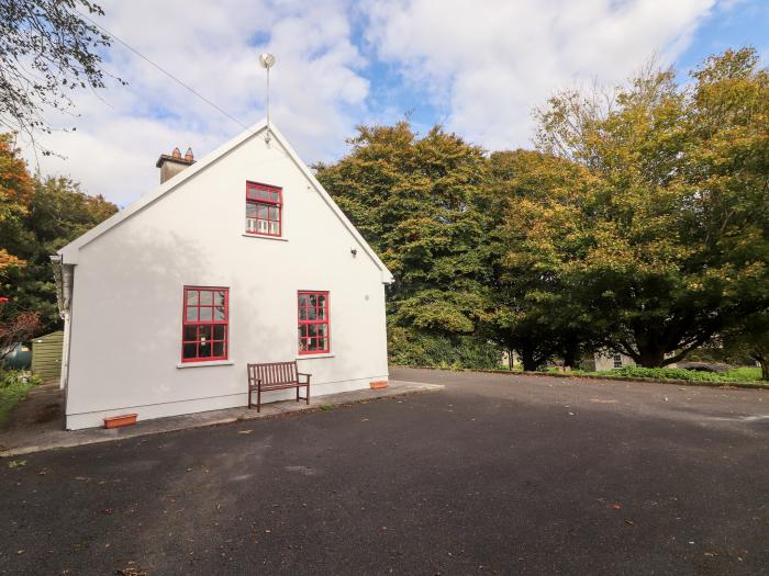Kyleatunna nr Ennis, County Clare. Two-bedroom home with woodland views. Pet-friendly. Family. Rural
