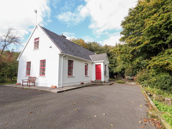 Kyleatunna nr Ennis, County Clare. Two-bedroom home with woodland views. Pet-friendly. Family. Rural