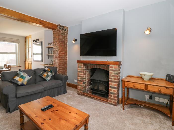 Tugela is in Chippenham, Wiltshire. Three-bedroom home near amenities. Pet-friendly. Family-friendly