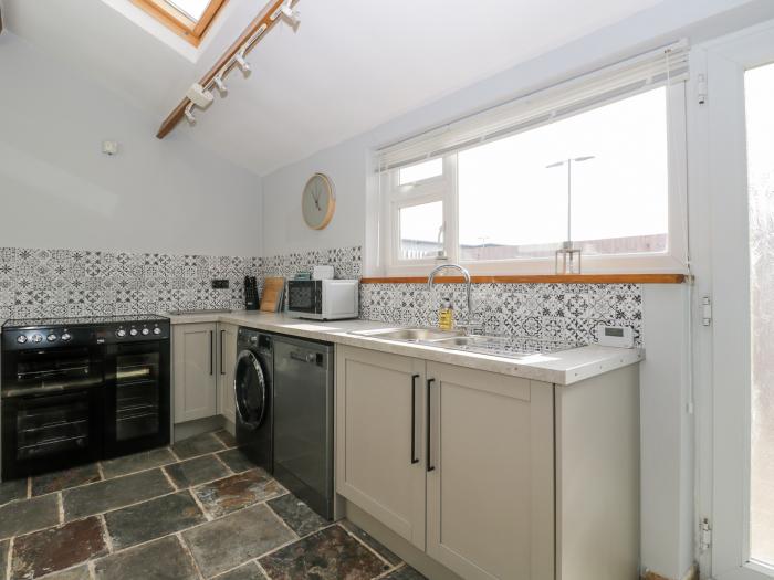 Tugela is in Chippenham, Wiltshire. Three-bedroom home near amenities. Pet-friendly. Family-friendly